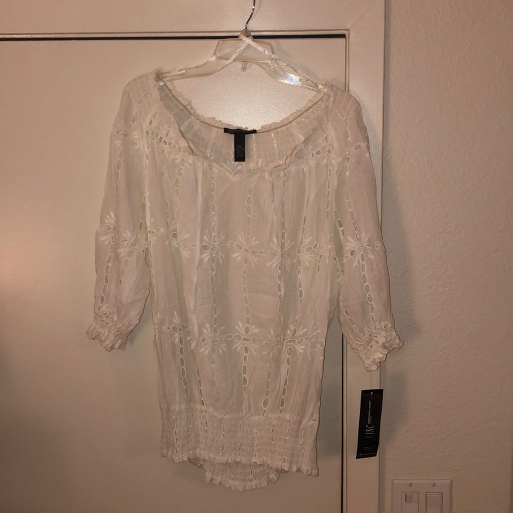 White 3/4 crinkle top